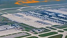 Das Foto zeigt den Flughafen München mit der eingezeichneten geplanten dritten Startbahn | Bild: picture-alliance/dpa