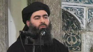 Screenshot auf einem Video: Der Kalif von Bagdad und Führer der IS, Abu Bakr al-Bagdadi. | Bild: "Islamischer Staat"