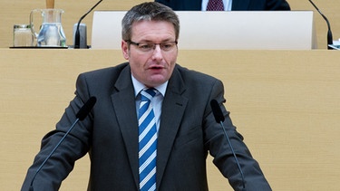 Der Landtagsabgeordnete Josef Zellmeier (CSU)  | Bild: picture-alliance/dpa/Inga Kjer