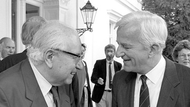 Wolfgang Koeppen (links) und Richard von Weizsäcker 1986 | Bild: picture-alliance/dpa