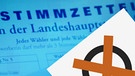 Illustration: Zettel mit Wahlkreuz vor stilisiertem Rathaus und Rautenhintergrund | Bild: BR