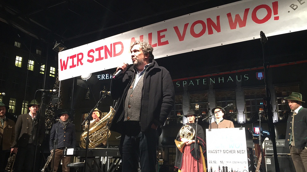 Christian Stückl auf der Bühne vor der Münchner Staatsoper | Bild: BR/ Christine Gaupp