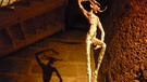 Tanzende Minotauren im „Hexenturm“. Ein Werk des Lichtkünstlers Axel Luther. | Bild: BR