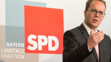 Markus Rinderspacher, der Fraktionschef der bayerischen SPD, auf einer Pressekonferenz in Regensburg | Bild: dpa/Armin Weigel