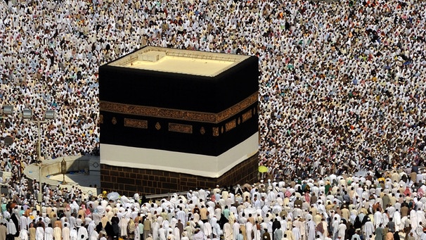 Tausende muslimische Pilger rund um die Kaaba in Mekka | Bild: dpa-Bildfunk
