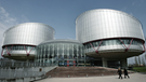 Eingangbereichs des Europäischen Gerichtshofes für Menschenrechte (EGMR) in Straßburg  | Bild: picture-alliance/dpa