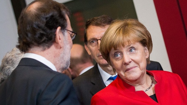 Kanzlerin Merkel beim EU-Gipfel in Brüssel, mit Spaniens Premierminister Rajoy | Bild: picture-alliance/dpa