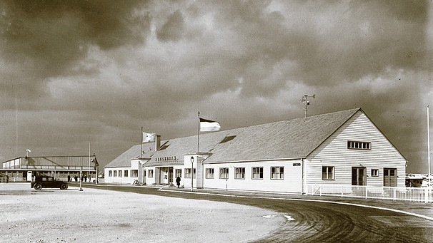 altes Flughafengebäude in Nürnberg in schwarz-weiß | Bild: Airport Nürnberg