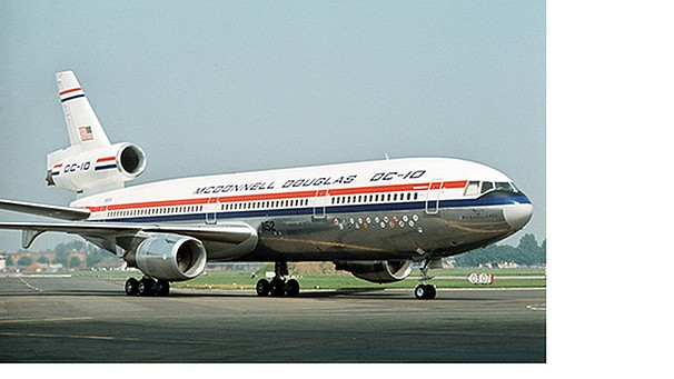 ein großes Flugzeug auf einem Rollfeld | Bild: Picture Alliance/ dpa