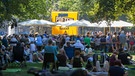 Lesung im Erlanger Schlosspark während des Poetenfestes 2016 | Bild: Erlanger Poetenfest – Foto: Erich Malter, 2016