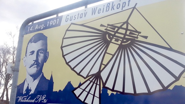 Gustav-Weißkopf-Hinweisschild am Ortseingang Leutershausen | Bild: BR-Studio Franken/Matthias Rüd