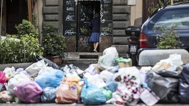 Abfall in den Straßen von Rom im Mai | Bild: picture-alliance/dpa
