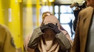Die als Zeugin geladene Muslima am 17. März 2016 mit Gesichtsschleier im Münchner Landgericht;  | Bild: dpa-Bildfunk/Andreas Gebert