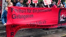 Demonstranten vor dem OLG München, wo der Prozess gegen türkische Kommunisten beginnt | Bild: BR/Daniel Knopp