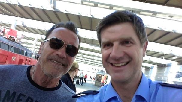 Selfie mit Arnold Schwarzenegger | Bild: Bundespolizei
