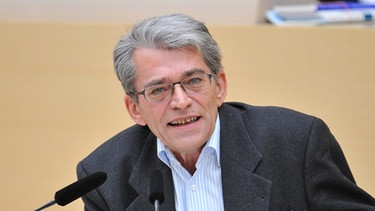 Grünen-Politiker Sepp Dürr spricht im Bayerischen Landtag | Bild: picture-alliance/dpa