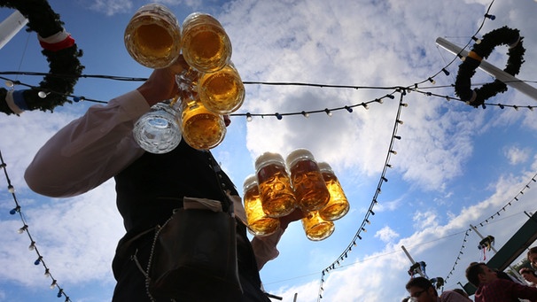 Eine Million Maß Bier am ersten Wochenende | Bild: picture-alliance/dpa