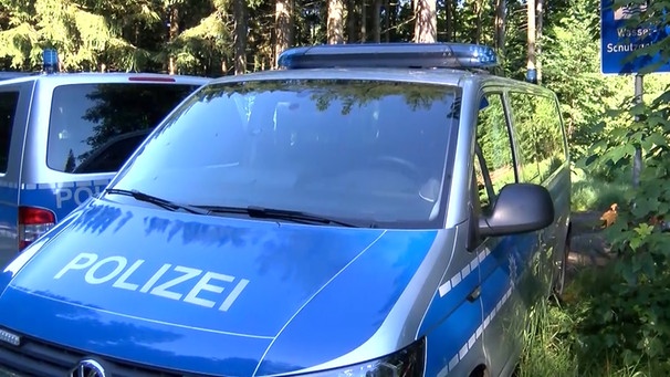 Polizei sucht Waldstück ab | Bild: news5