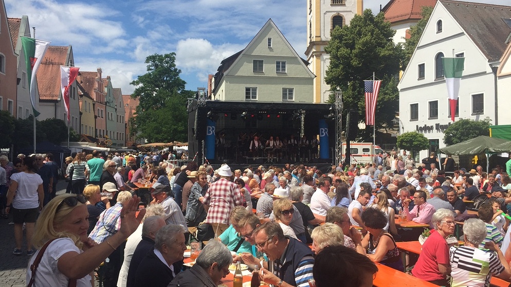 Der Sonntag (26.6.) auf dem Bürgerfest Weiden 2016 | Bild: BR/Rüdiger Nowak