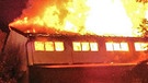 Bettfedernfabrik Neubäu geht in Flammen auf.  | Bild: Ratisbona Media