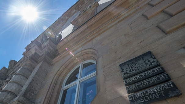 Die Fassade des Gebäudes in dem die Regensburger Justizbehören ihren Sitz haben | Bild: picture-alliance/dpa