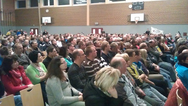 Viele Zuhörer bei der Info-Veranstaltung zur Stromtrasse in Kemnath am Mittwoch 826.02.14) | Bild: Margit Plößner / BR