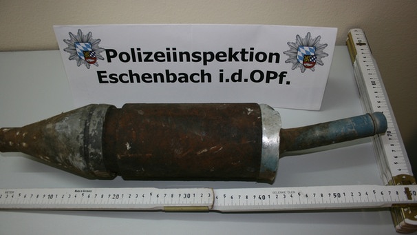 Panzergranate, die die beiden Munitionsdiebe aufgesammelt, bearbeitet und verkauft haben | Bild: Polizei Eschenbach
