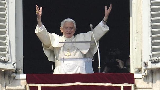 Papst Benedikt beim Angelusgebet, Februar 2013 | Bild: picture-alliance/dpa