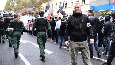 Patrick Schröder bei rechtsextremer Demo 2014 in Bamberg | Bild: Jonas Miller / BR