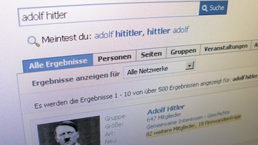 Rechtsextremismus im Internet: Trefferliste der Suche nach "Adolf Hitler" des Online-Anbieters Facebook  | Bild: picture-alliance/dpa