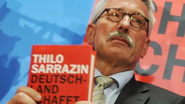 Thilo Sarrazin: "Deutschland schafft sich ab" | Bild: picture-alliance/dpa