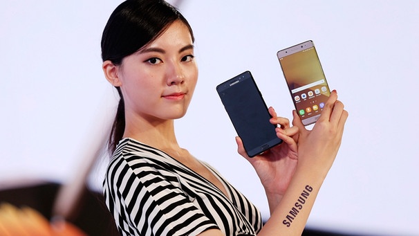 Samsung ruft weltweit Galaxy Note 7 Smartphones zurück | Bild: picture-alliance/dpa/Ritchie B. Tongo