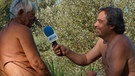 "4 in einem Boot"-Reporter Christoph Scheule interviewt Gäste am FKK-Strand in Hard am Bodensee | Bild: 4 in einem Boot