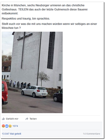 Die Männer beten nur. Rechte hatten ihnen vorgeworfen, an die Kirchenwand zu pinkeln | Bild: screenshot / mimikama.at