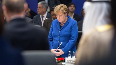 Terror in Paris: Bundeskanzlerin Merkel bei Schweigeminute auf dem G20-Gipfel | Bild: picture-alliance/dpa