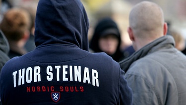Kleidung der Marke "Thor Steinar" | Bild: picture-alliance/dpa