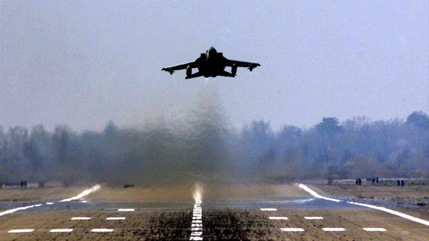 Bundeswehr-Tornado hebt ab | Bild: picture-alliance/dpa
