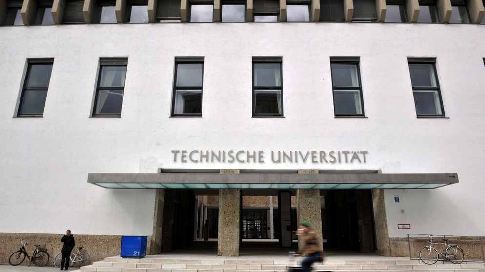 Der Eingang zur Technischen Universität am in München. Die Technische Universität München ist die einzige Technische Universität in Bayern.  | Bild: picture-alliance/dpa