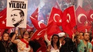 Erdogan Unterstützer bei einer Demonstration | Bild: picture-alliance/dpa