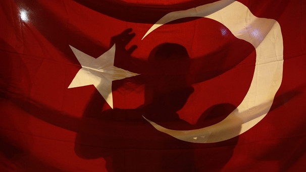 Türkische Flagge | Bild: picture-alliance/dpa