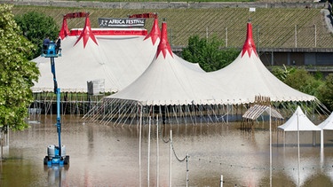 2013 musste das "Africa Festival"-Areal wegen Hochwassers geräumt werden. | Bild: picture-alliance/dpa