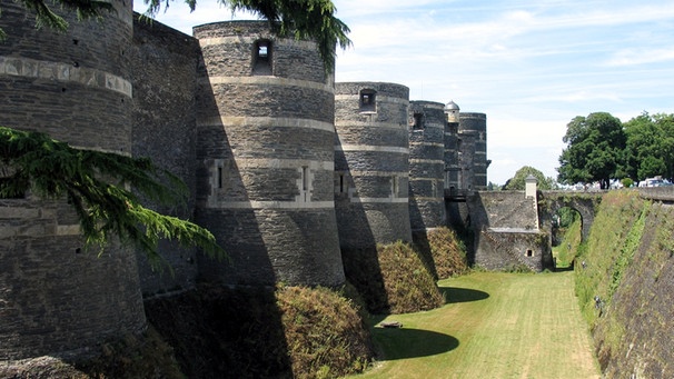 Die Wehrtürme der mittelalterlichen Festung in Angers  | Bild: picture-alliance/dpa