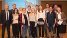 Der "Globus" des Johann-Schöner-Gymnasiums in Karlstadt bekam eine "Raute" von Bildungsminister Spaenle. | Bild: Hanns-Seidel-Stiftung