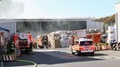 Bei einem Brand in einer Aschaffenburger Recyclinganlage für Altpapier haben fünf Männer Rauchvergiftungen erlitten. | Bild: BR / Ralf Hettler