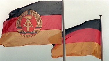Fahnen der DDR und der BRD | Bild: picture-alliance/dpa