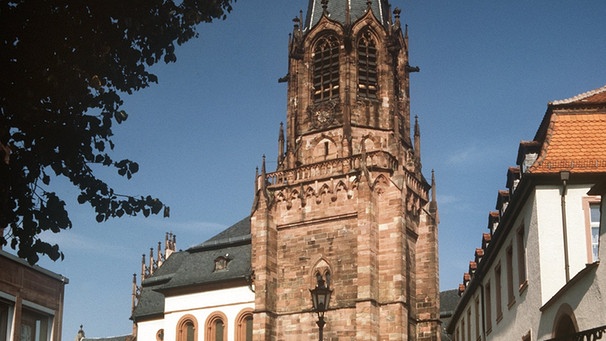 Außenansicht der Stiftskirche St. Peter und Alexander in Aschaffenburg | Bild: picture-alliance/dpa