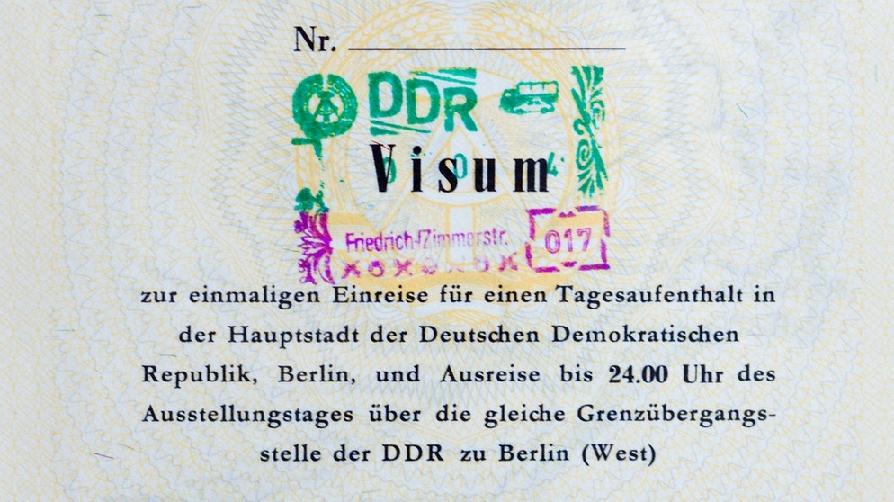 Visum für einen Besuch in der DDR | Bild: picture-alliance/dpa