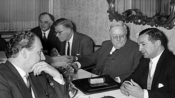 FDP-Vorstandssitzung am 27. März 1958: Walter Scheel, Oswald Kohut, Werner Stephan, Reinhold Maier, Erich Mende (v.l.n.r.) | Bild: picture-alliance/dpa