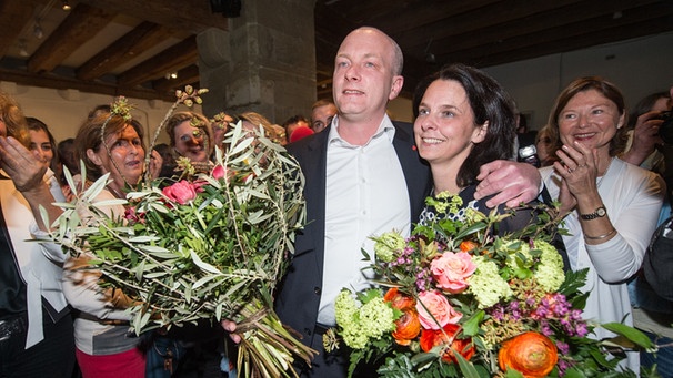 SPD-Kandidat Joachim Wolbergs neben seiner Frau Anja.  | Bild: picture-alliance/dpa