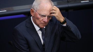 Finanzminister Schäuble zu beginn der Haushaltswoche 2017  | Bild: picture-alliance/dpa | Michael Kappeler